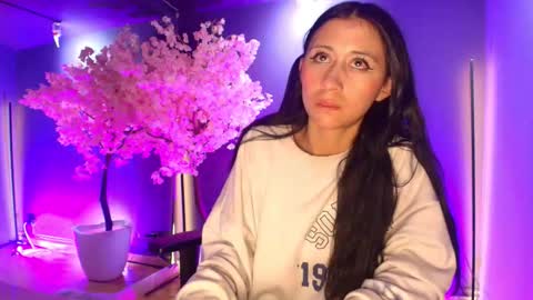Snapshot of milyrouse___ chatting on October 6, 12:23 pm Milly online show from October 6, 12:23 pm