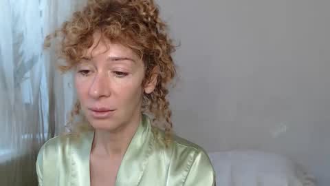 Snapshot of mimi_la chatting on October 10, 9:15 am mimi_la online show from October 10, 9:15 am