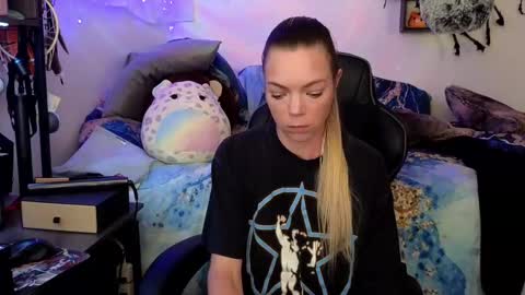 Snapshot of mindymars chatting on March 3, 4:05 pm Mindy Mars online show from March 3, 4:05 pm