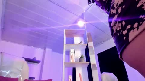 miniadelf online show from February 21, 8:45 pm