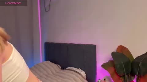 Cleo online show from September 18, 4:22 pm