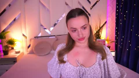 minifox_ online show from March 2, 7:09 am