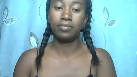 minouch211907 online show from April 16, 7:30 am