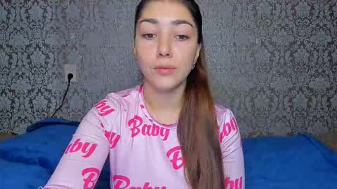 Snapshot of mira_bloempje chatting on September 25, 10:55 am Mira online show from September 25, 10:55 am