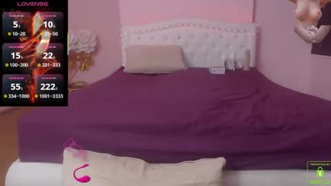 mira_cle_ online show from October 30, 12:06 pm