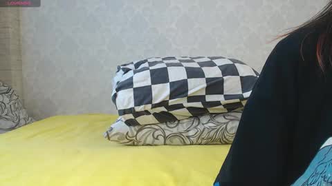 mira_one_ online show from February 25, 8:47 am