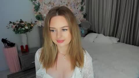 Snapshot of miraclecurly chatting on September 24, 7:53 pm Emma online show from September 24, 7:53 pm