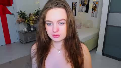 Snapshot of miraclecurly chatting on February 16, 1:16 pm Emma online show from February 16, 1:16 pm
