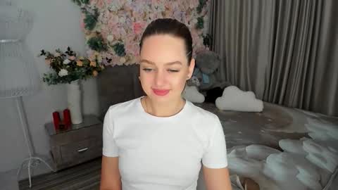 Snapshot of miraclecurly chatting on October 15, 7:37 pm Emma online show from October 15, 7:37 pm