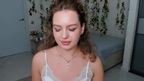 Snapshot of miraclecurly chatting on October 2, 8:40 pm Emma online show from October 2, 8:40 pm