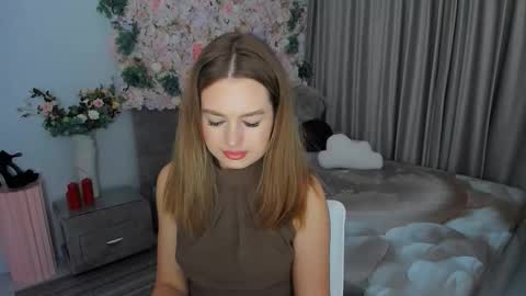 Snapshot of miraclecurly chatting on September 11, 6:09 pm Emma online show from September 11, 6:09 pm