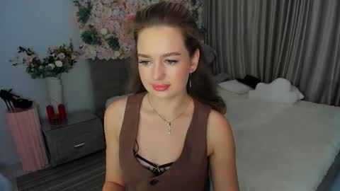 Snapshot of miraclecurly chatting on September 21, 10:08 am Emma online show from September 21, 10:08 am