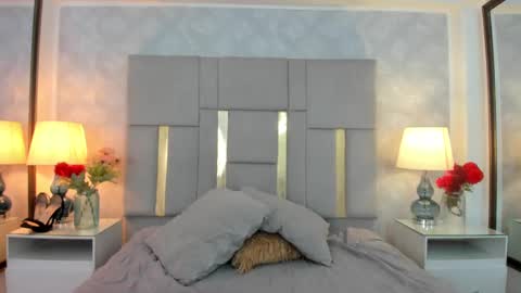 Snapshot of mirandafoxx chatting on March 4, 8:27 pm Mirandas room online show from March 4, 8:27 pm