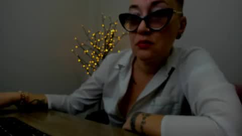 mirandagill online show from February 25, 11:54 am