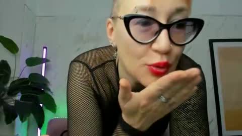 mirandagill online show from December 2, 12:02 pm