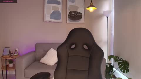 Miranda Shaw online show from February 10, 8:21 pm