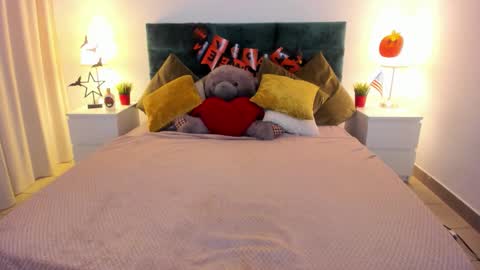 mishapallmer online show from October 28, 8:15 am