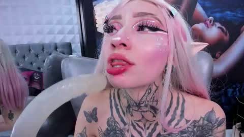 Snapshot of miss___angel chatting on September 19, 6:33 pm miss___angel online show from September 19, 6:33 pm