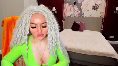 miss_kiten online show from September 11, 7:04 pm