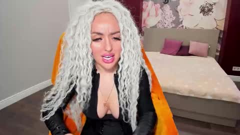 miss_kiten online show from September 15, 10:00 pm