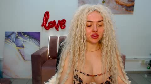 miss_kiten online show from February 9, 2:38 am