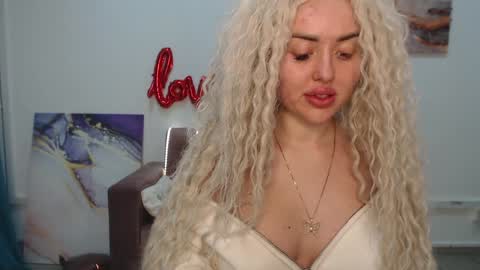 miss_kiten online show from February 8, 3:41 am