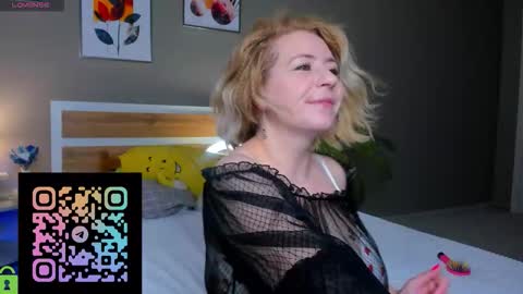 miss_lisaa online show from December 14, 2:29 am