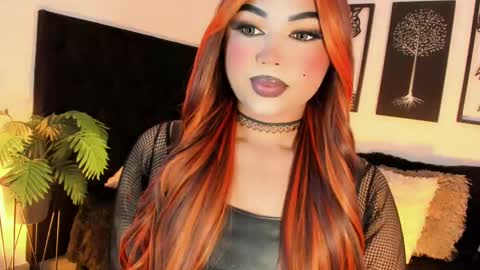 Snapshot of miss_zz chatting on October 4, 7:11 pm miss_zz online show from October 4, 7:11 pm