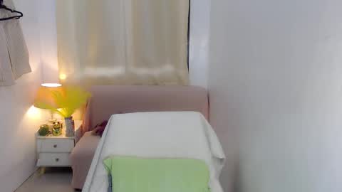 Snapshot of missangelxxx chatting on October 15, 2:15 am missangelxxx online show from October 15, 2:15 am