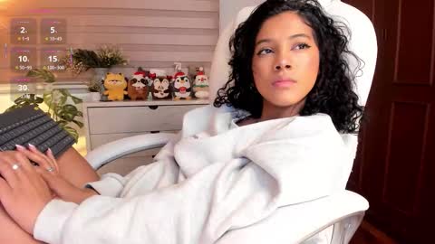 Sara Vanegas online show from November 13, 1:36 pm