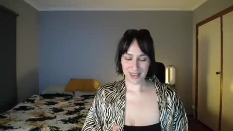 Snapshot of misscarmilla444 chatting on September 22, 1:10 am MissCarmilla444 online show from September 22, 1:10 am