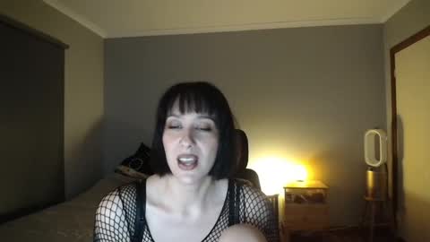 Snapshot of misscarmilla444 chatting on September 15, 3:52 am MissCarmilla444 online show from September 15, 3:52 am