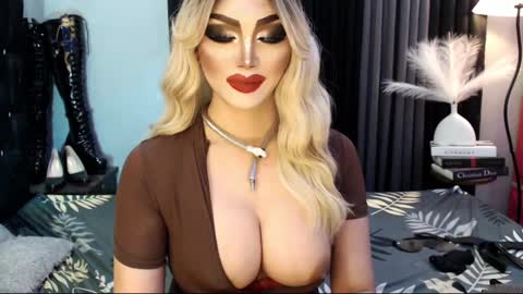 Snapshot of misschannel4sub chatting on March 7, 10:32 pm PRIESTESS CHANNEL online show from March 7, 10:32 pm