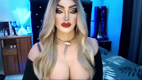 Snapshot of misschannel4sub chatting on February 1, 1:34 am PRIESTESS CHANNEL online show from February 1, 1:34 am