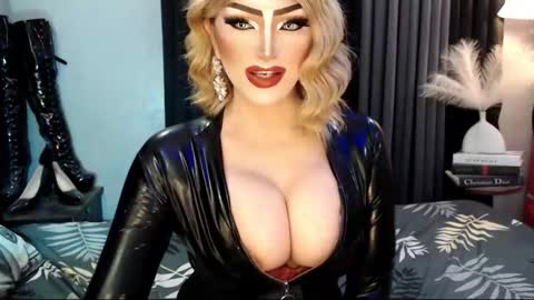 Snapshot of misschannel4sub chatting on September 24, 10:27 pm PRIESTESS CHANNEL online show from September 24, 10:27 pm