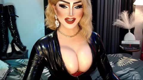 Snapshot of misschannel4sub chatting on September 17, 9:40 pm PRIESTESS CHANNEL online show from September 17, 9:40 pm