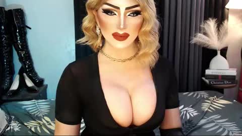 Snapshot of misschannel4sub chatting on September 18, 11:20 pm PRIESTESS CHANNEL online show from September 18, 11:20 pm