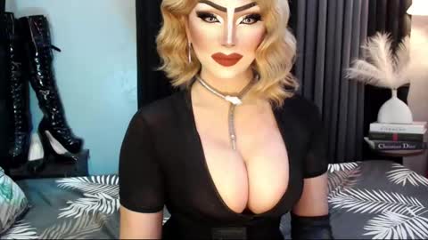 Snapshot of misschannel4sub chatting on October 1, 11:25 pm PRIESTESS CHANNEL online show from October 1, 11:25 pm
