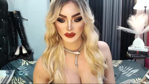 Snapshot of misschannel4sub chatting on February 17, 4:09 am PRIESTESS CHANNEL online show from February 17, 4:09 am