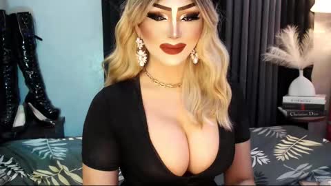 Snapshot of misschannel4sub chatting on September 30, 1:05 am PRIESTESS CHANNEL online show from September 30, 1:05 am
