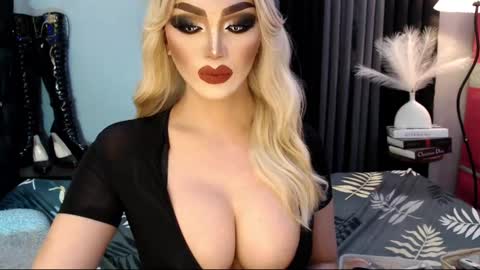 Snapshot of misschannel4sub chatting on March 5, 11:49 pm PRIESTESS CHANNEL online show from March 5, 11:49 pm