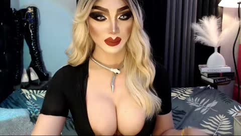 Snapshot of misschannel4sub chatting on March 10, 4:17 am PRIESTESS CHANNEL online show from March 10, 4:17 am