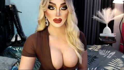 Snapshot of misschannel4sub chatting on March 2, 6:16 am PRIESTESS CHANNEL online show from March 2, 6:16 am