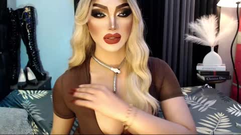 Snapshot of misschannel4sub chatting on March 10, 9:40 pm PRIESTESS CHANNEL online show from March 10, 9:40 pm