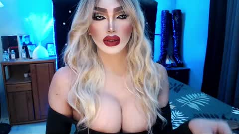 Snapshot of misschannel4sub chatting on February 1, 8:58 pm PRIESTESS CHANNEL online show from February 1, 8:58 pm