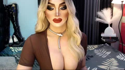 Snapshot of misschannel4sub chatting on March 11, 12:44 am PRIESTESS CHANNEL online show from March 11, 12:44 am
