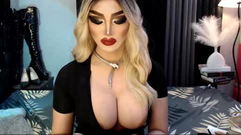 Snapshot of misschannel4sub chatting on March 9, 9:57 pm PRIESTESS CHANNEL online show from March 9, 9:57 pm