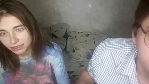 Ashley and Alex online show from December 14, 4:24 pm