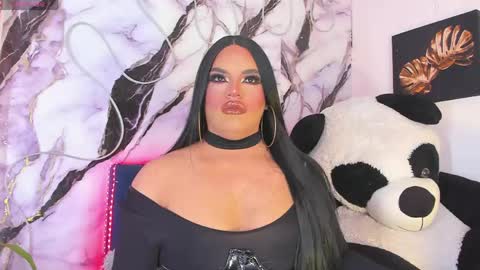 kassandra lazcano online show from April 18, 1:07 am