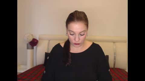 Khloe online show from February 14, 2:09 pm